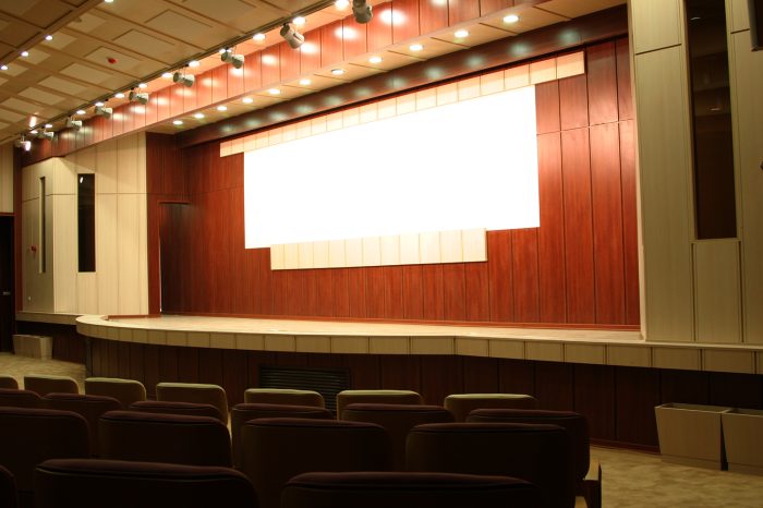 سن سالن آمفی تئاتر ساختمان مرکزی شرکت ملی حفاری ایران